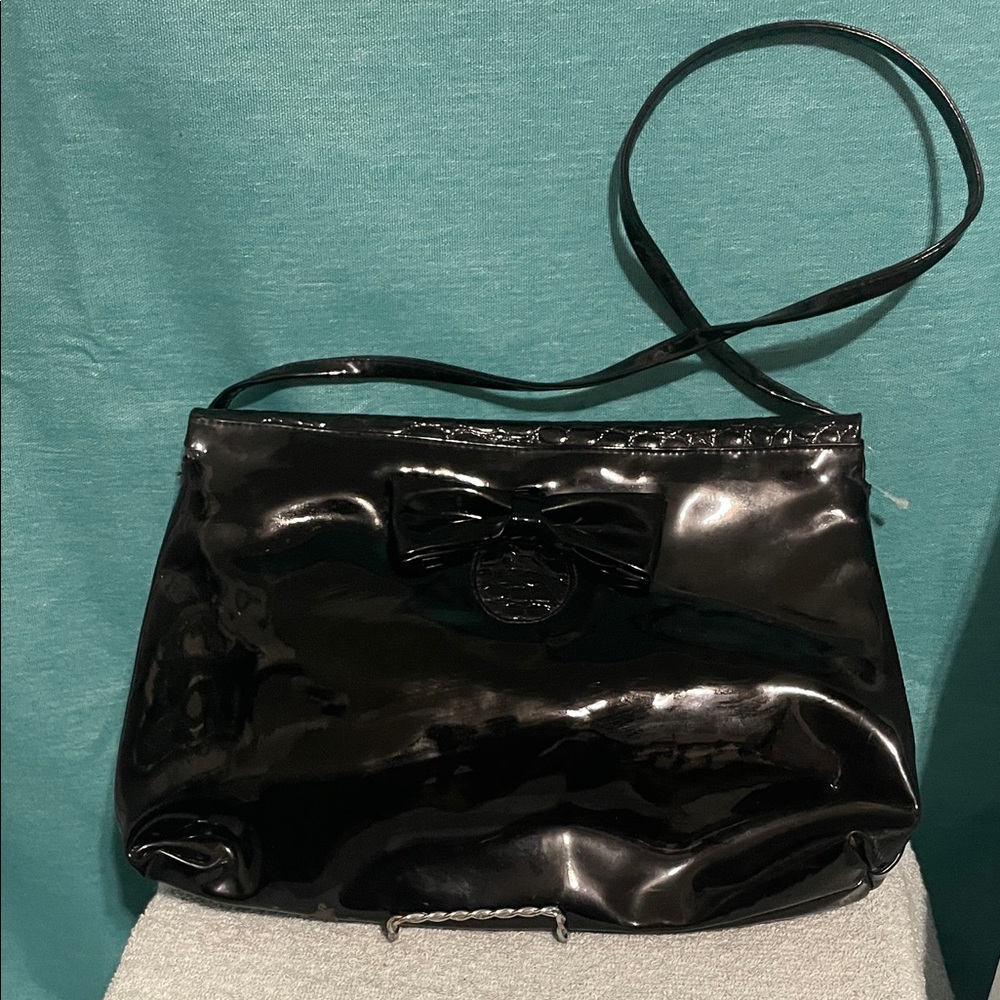 Elegant Black Patent Shoulder Bag with Bow Detail